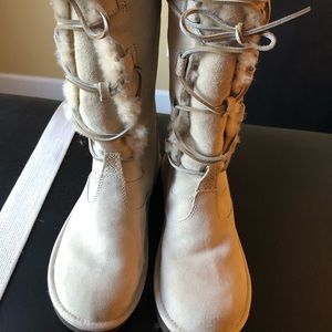 UGG lace up boots EUC - size 9 in ivory